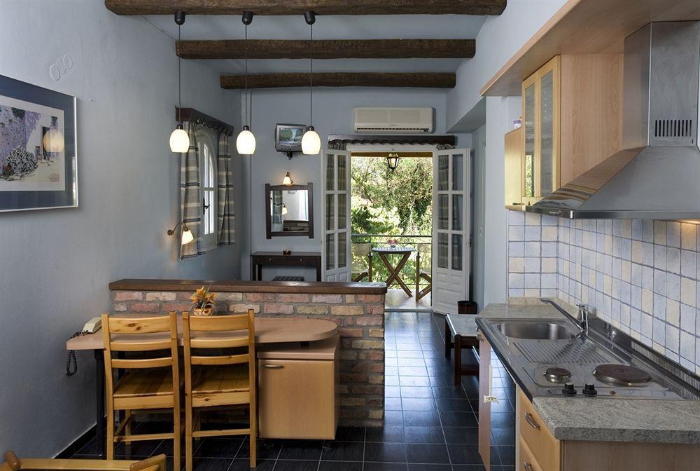 Yannis Servos Barbati Apartments エクステリア 写真